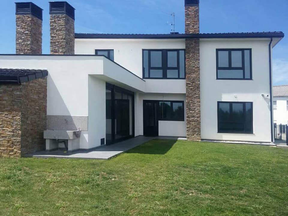 Productos en aluminio y PVC en Narón
